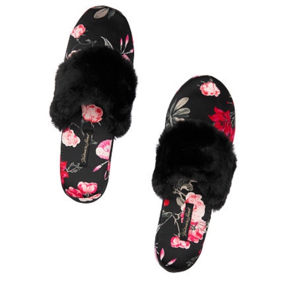 NWT Victoria’s Secret Slippers - Picture 2 of 5